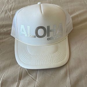 Eskyflavor White Aloha trucker hat